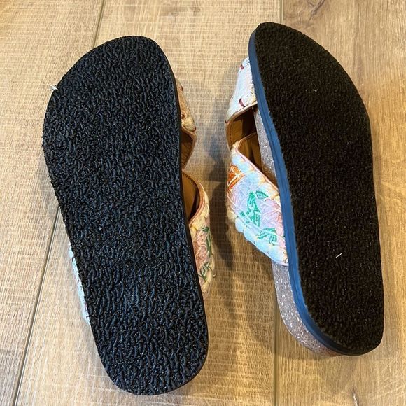 Free People Sandals REDUCED PRICE due to fading label in sole, see last pic - Picture 5 of 11